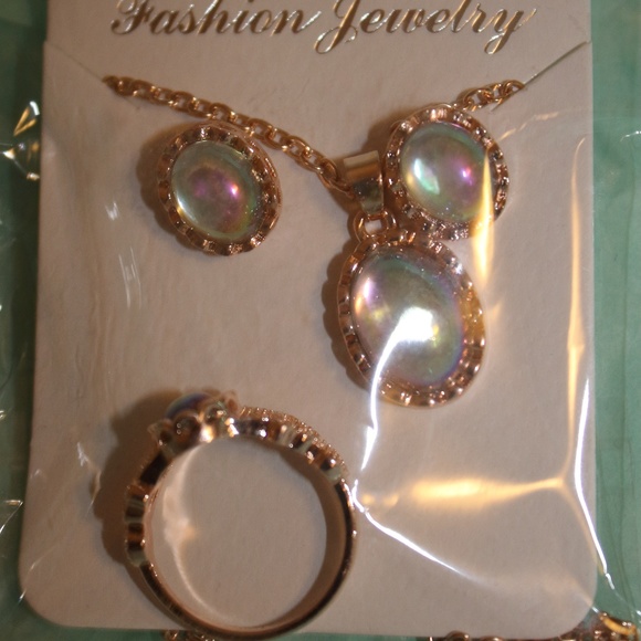 UNKNOWN Jewelry - FASHION JEWELRY SET GOLD TONE COLORFUL STONE